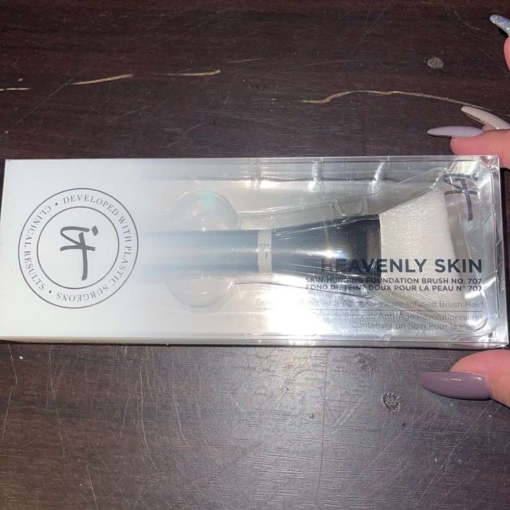 Skin hugging foundation brush no.707